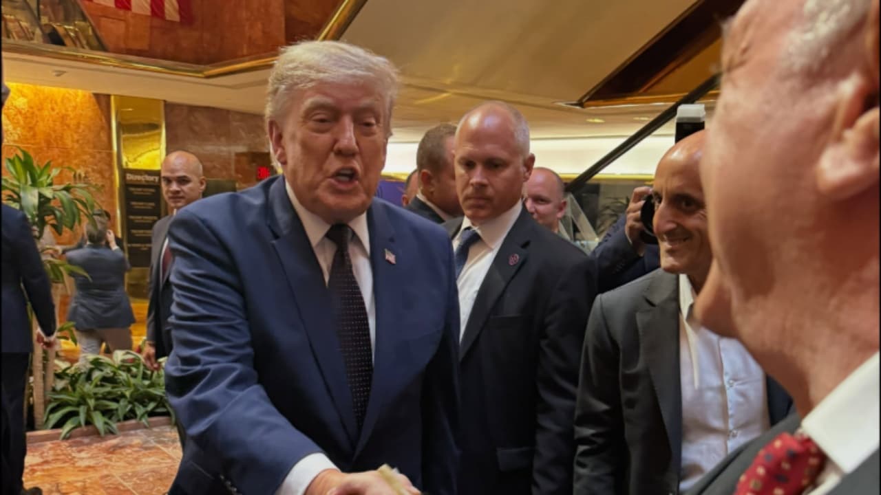 Të gjithë në finalen e madhe të Botërorit, kreu i FSHF Armand Duka poston foto me presidentin Trump
